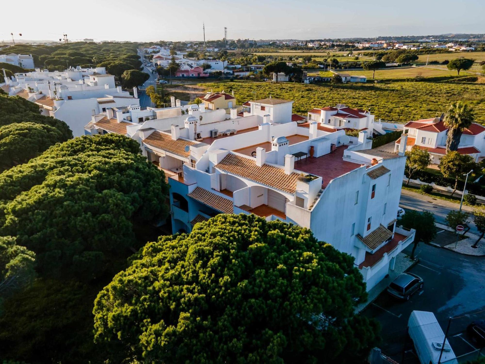 Casa Falesia T2 - Garden View - 5 Min From The Beach - Wifi Olhos de Agua  Bagian luar foto