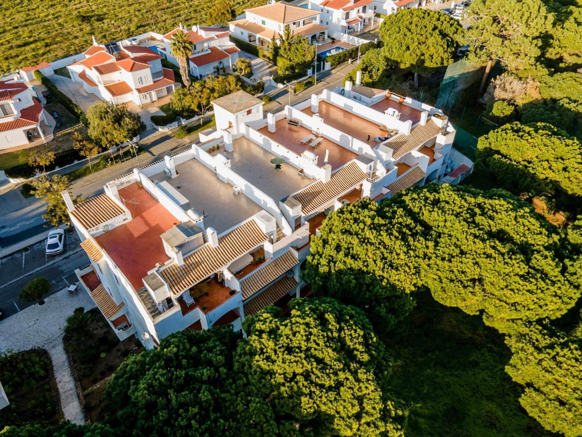 Casa Falesia T2 - Garden View - 5 Min From The Beach - Wifi Olhos de Agua  Bagian luar foto